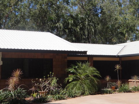 DARWIN'S SHADY ACRES RETREAT - Accommodation Australia 5