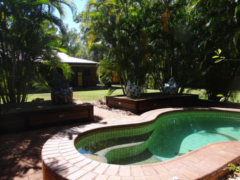 DARWIN'S SHADY ACRES RETREAT - Accommodation Australia 12