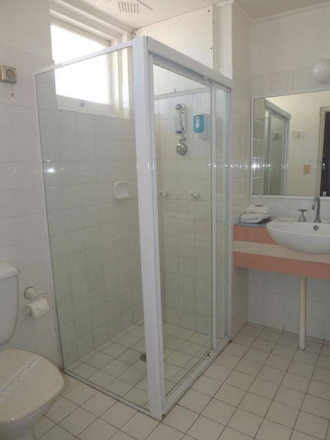 Golden Sands Motor Inn - Australia Shopping 27