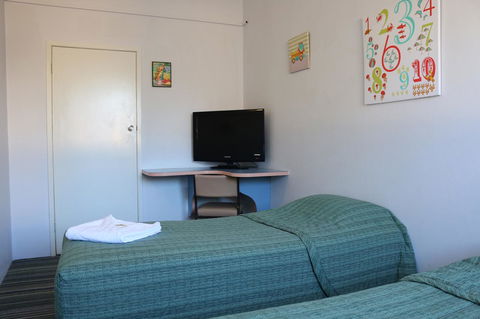 Golden Sands Motor Inn - Australia Shopping 19