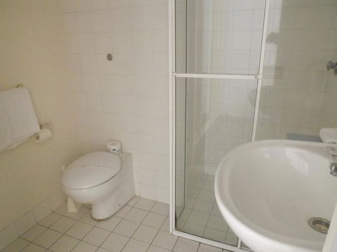Golden Sands Motor Inn - Australia Shopping 29