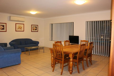 Golden Sands Motor Inn - Australia Shopping 13