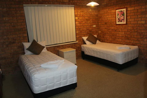 Golden Sands Motor Inn - Australia Shopping 5