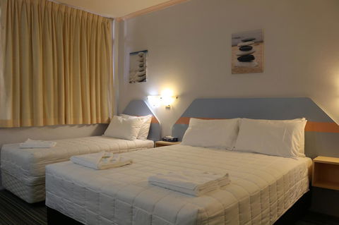 Golden Sands Motor Inn - Australia Shopping 12