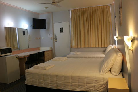 Golden Sands Motor Inn - Australia Shopping 25