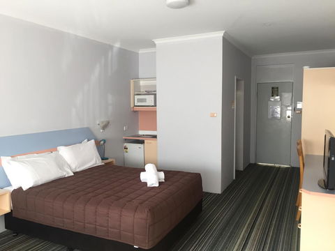 Golden Sands Motor Inn - Australia Shopping 8