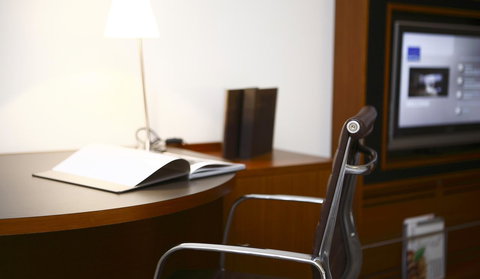 Novotel Canberra - Australia Shopping 11