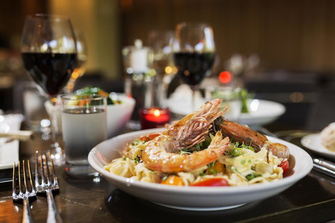 Novotel Canberra - Australia Shopping 35