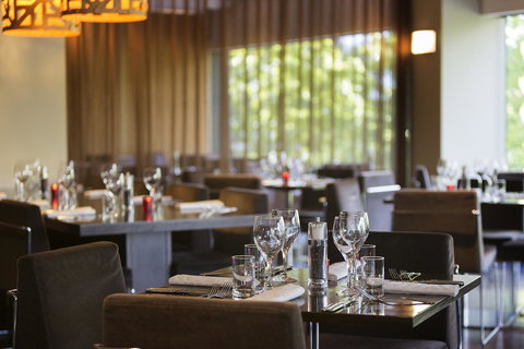 Novotel Canberra - Australia Shopping 12