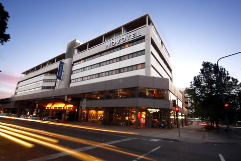 Novotel Canberra - Australia Shopping 6