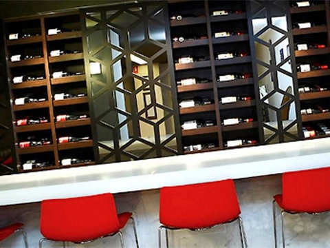 Novotel Canberra - Australia Shopping 26