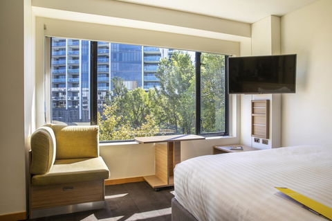 Crowne Plaza Canberra, An IHG Hotel - Australia Shopping 14