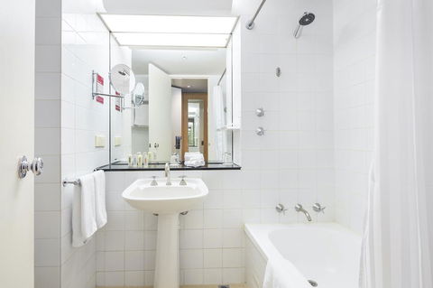 Crowne Plaza Canberra, An IHG Hotel - Australia Shopping 26