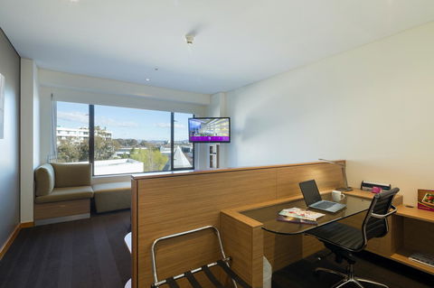 Crowne Plaza Canberra, An IHG Hotel - Australia Shopping 15