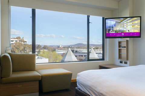 Crowne Plaza Canberra, An IHG Hotel - Australia Shopping 19