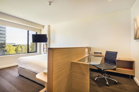 Crowne Plaza Canberra, An IHG Hotel - Australia Shopping 34