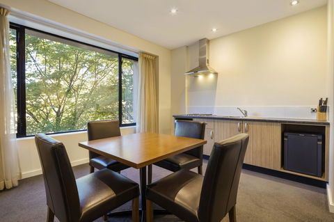Crowne Plaza Canberra, An IHG Hotel - Australia Shopping 39