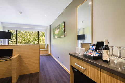 Crowne Plaza Canberra, An IHG Hotel - Australia Shopping 42