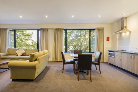 Crowne Plaza Canberra, An IHG Hotel - Australia Shopping 35