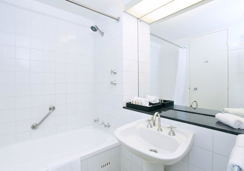 Crowne Plaza Canberra, An IHG Hotel - Australia Shopping 25