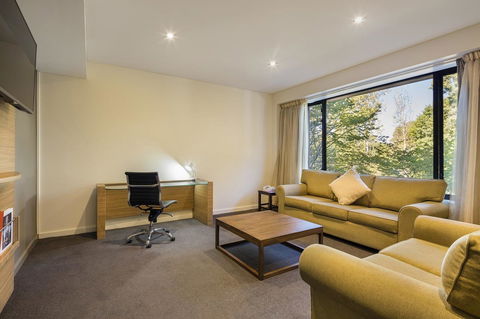 Crowne Plaza Canberra, An IHG Hotel - Australia Shopping 37