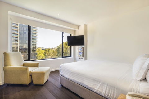 Crowne Plaza Canberra, An IHG Hotel - Australia Shopping 21