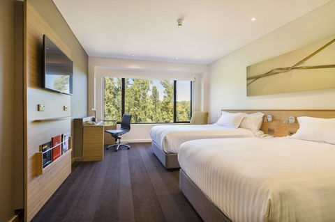 Crowne Plaza Canberra, An IHG Hotel - Australia Shopping 32