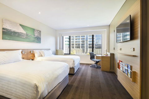 Crowne Plaza Canberra, An IHG Hotel - Australia Shopping 31