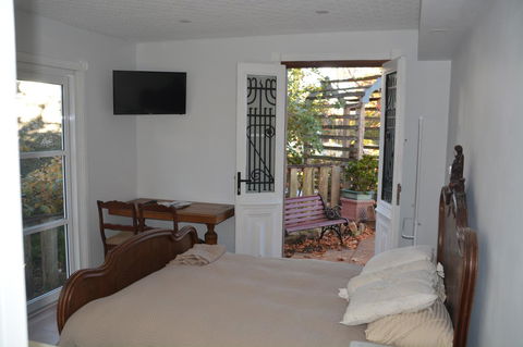 Garden Room - Accommodation Australia 6