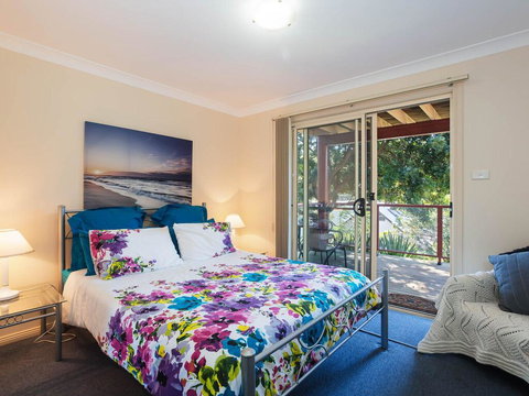 Bonito At Bagnalls Beach' 1/6 Bonito Street - Pet Friendly, Air Conditioning - Bed n Breakfasts 1