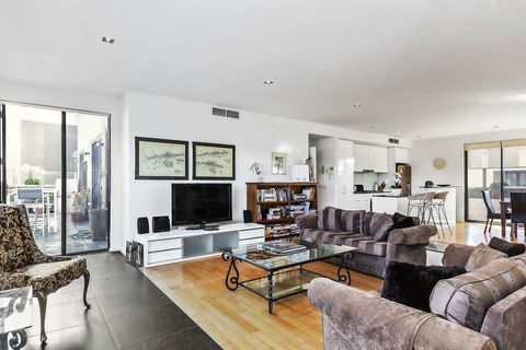 BOUTIQUE STAYS - Catani Gardens - Accommodation Australia 1