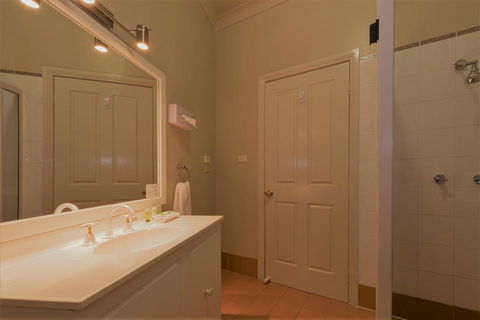 Bowen Inn Motel - Accommodation Australia 1