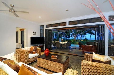 Bramston Beach - Luxury Holiday House - Accommodation Australia 1