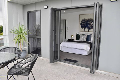 Brand New 2 Bed Apartment With Stunning City Views - Accommodation Australia 2