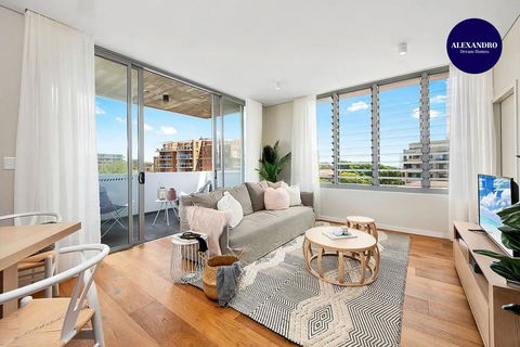 BRAND NEW- Premium Bondi Beach Escape - Australia Shopping 2