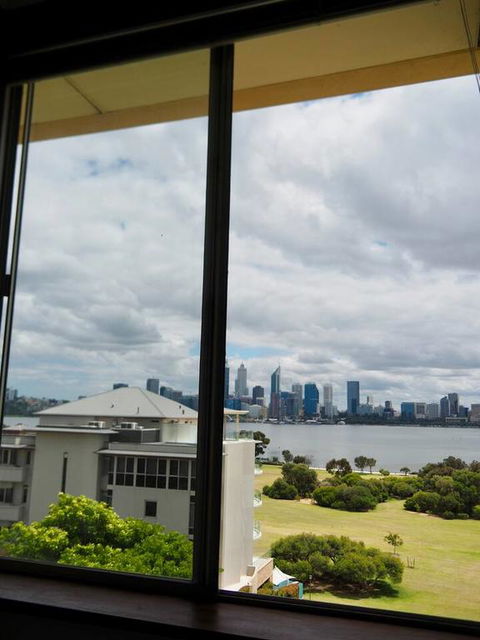Breathtaking River & City Views! Free Parking & WiFi - Accommodation Australia 3