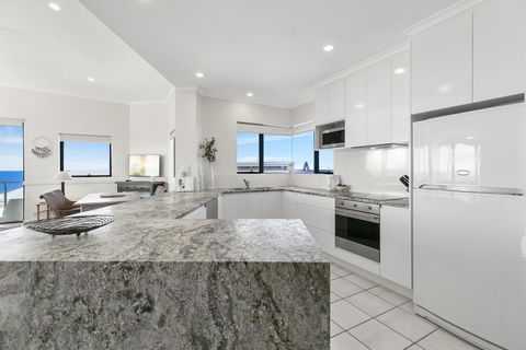 Breathtaking Views Of Sunshine Beach - Unit 7/21 Park Crescent - Accommodation Australia 1