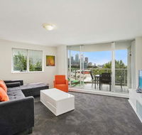 Bridge and Sails - Views of the Bridge and Opera House from this Executive 2BR Apartment in Darlinghurst - Accommodation Australia