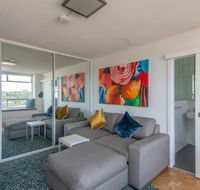 Bright Studio with Amazing City Views - Accommodation Australia