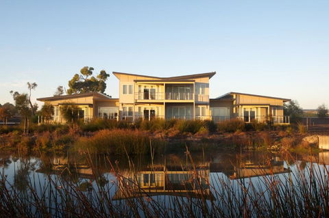 Broadbeach Inverloch Resort - Accommodation Australia 0