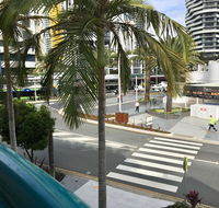 Broadbeach Private Apt with CHA - Accommodation Australia