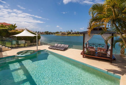 Broadbeach Waterfront Holiday House - Accommodation Australia 2