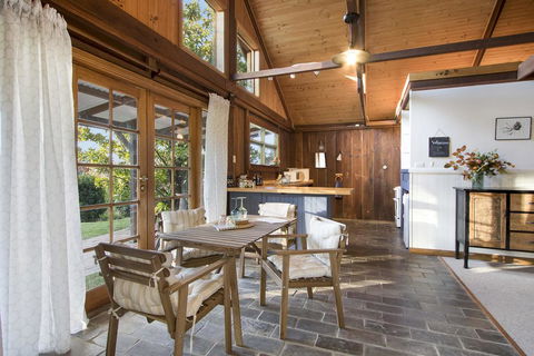 BROWNS COTTAGE - Accommodation Australia 2