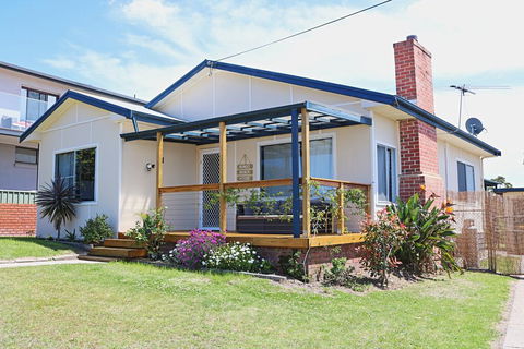 Bungo Beach House - Pet Friendly Home - Bed n Breakfasts 0