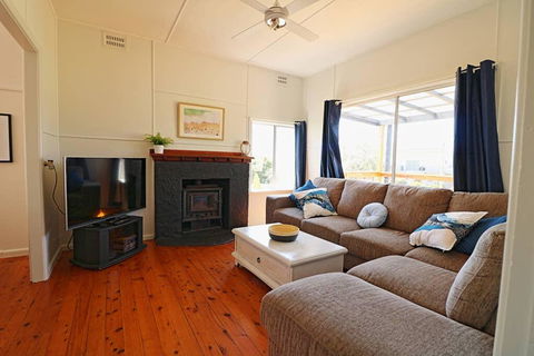 Bungo Beach House - Pet Friendly Home - Bed n Breakfasts 2