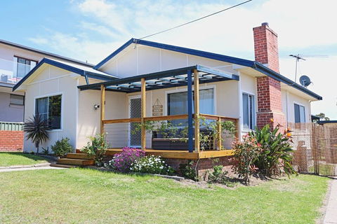 Bungo Beach House - Pet Friendly Home - Bed n Breakfasts 1