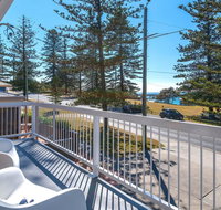 Burleigh - great house room for the boat- across the road from beach - Accommodation Australia