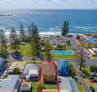 Burleigh Unit 2 -28 Clarence Street - Opposite Main Beach. - Accommodation Australia