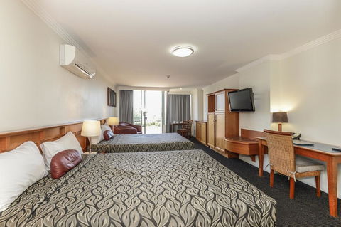 Burnett Riverside Hotel - Australia Shopping 3