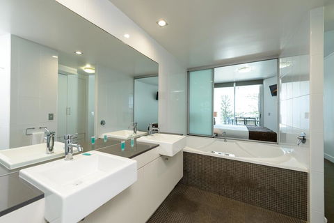 C Bargara Resort - Bed n Breakfasts 2